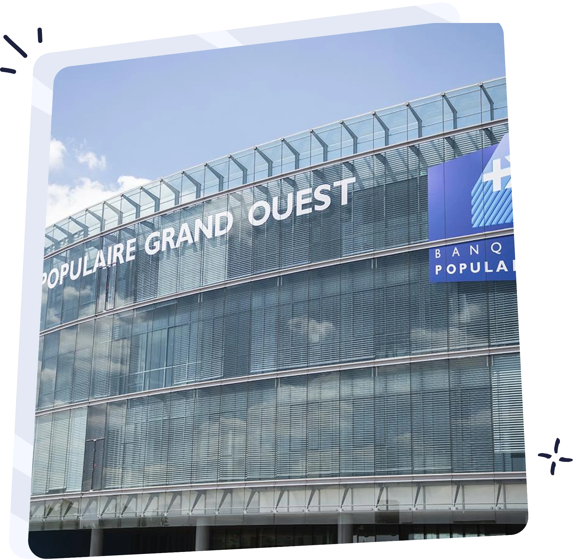 Façade vitrée du siège de la Banque Populaire Grand Ouest