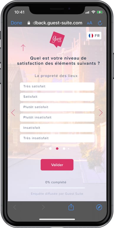 iPhone présentant une enquête de satisfaction Guest Suite avec une question de type Echelle de Likert