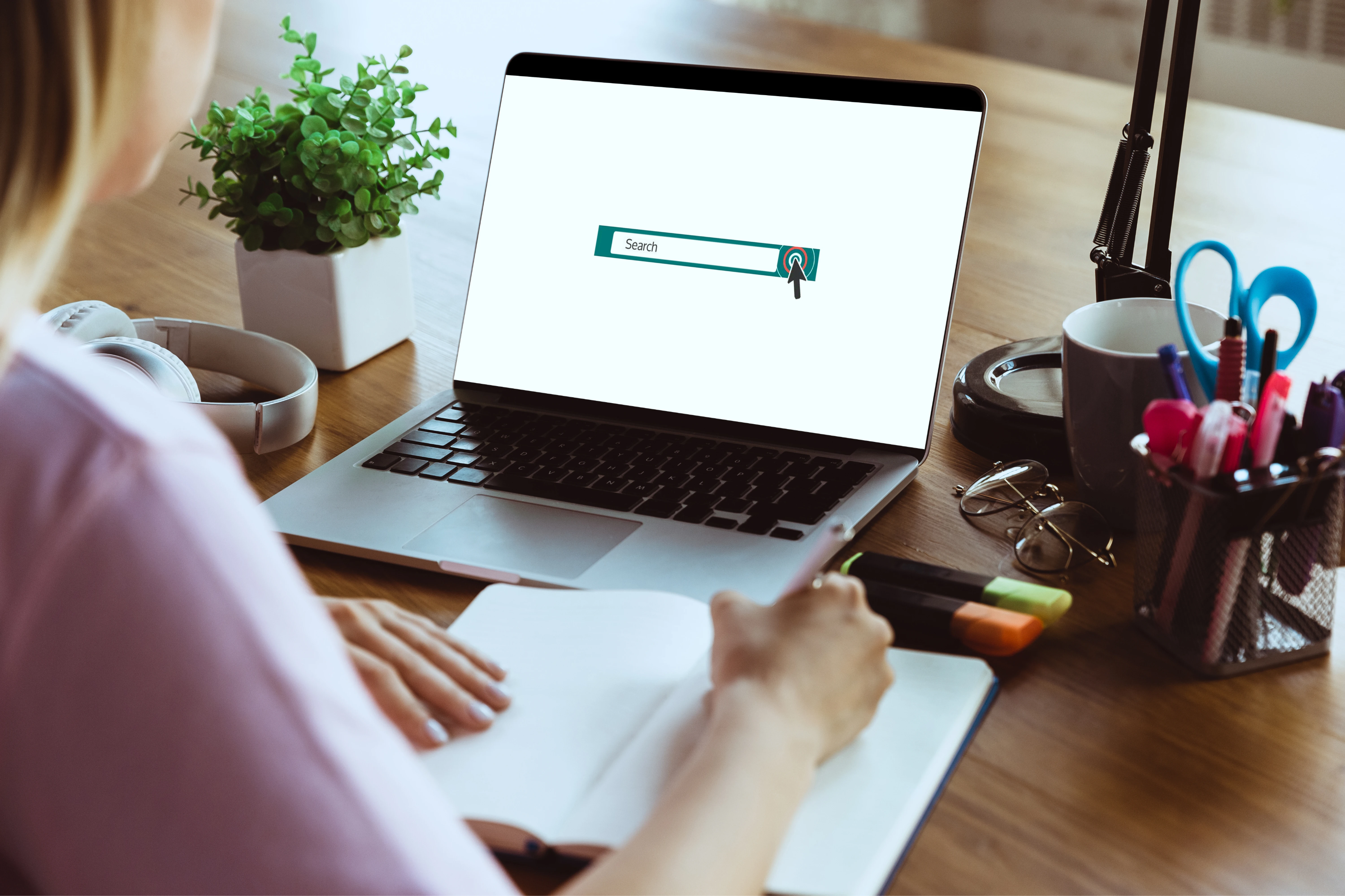 working_home_coronavirus_covid_19_quarantine_remote_office_concept_1